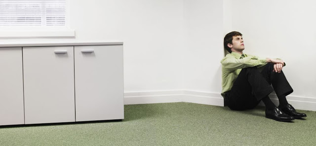 worried-employee-on-floor-1725x810_28141